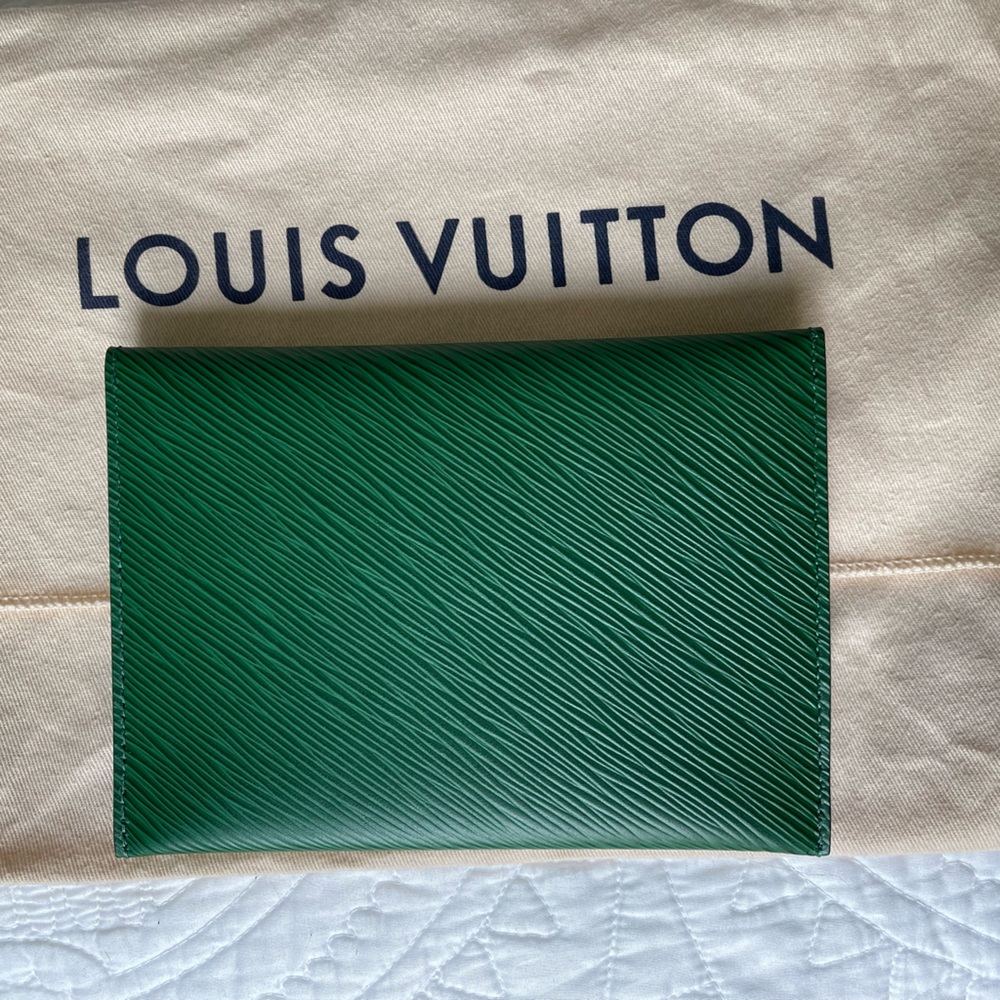 NEW Louis Vuitton Green Epi Envelope Pouch - Picture 6 of 6
